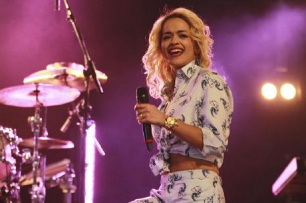 Rita Ora ponownie z najpopularniejszą piosenką w Polsce. Po piętach depczą jej Paweł Domagała i Jovani Rita Ora ponownie z najpopularniejszą piosenką w Polsce. Po piętach depczą jej Paweł Domagała i Jovani