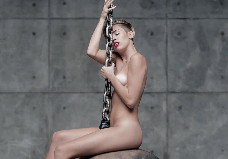 Miley Cyrus prowadzącą MTV Video Music Awards 2015 Miley Cyrus prowadzącą MTV Video Music Awards 2015