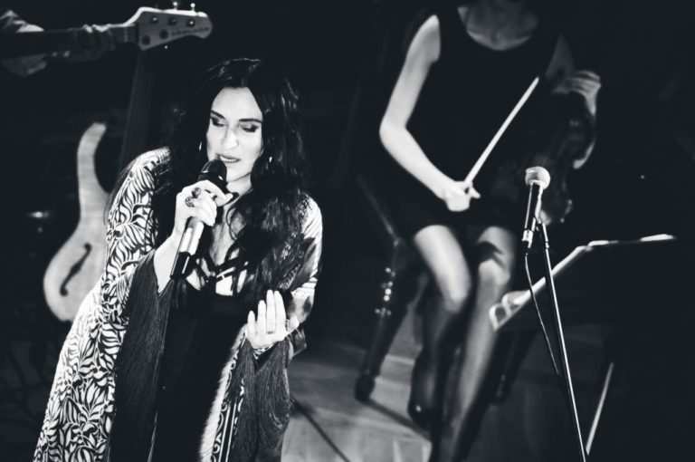 Urodzinowy koncert Kayah w Toruniu. Relacja Łukasza Jaćkiewicza i zdjęcia Jakuba Molina