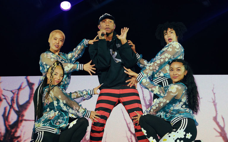 Pharrell Williams powraca z nowym singlem do filmu o Minionkach
