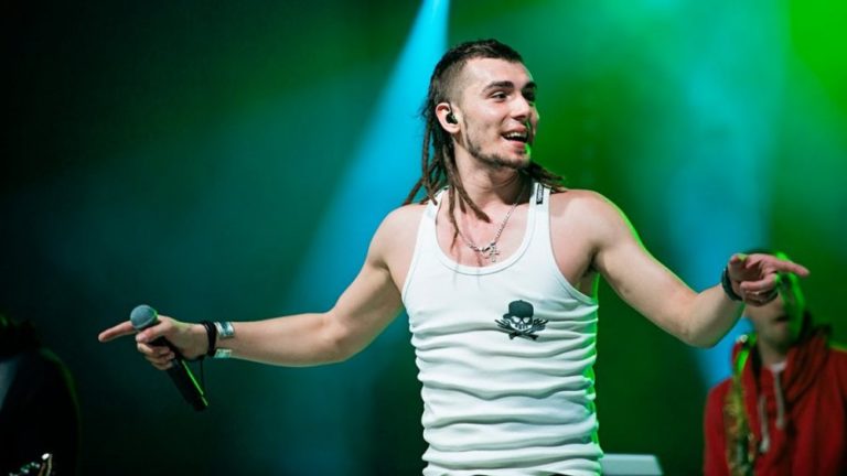 Kami Bednarek prezentuje najnowszy singiel – Czuć się kochanym