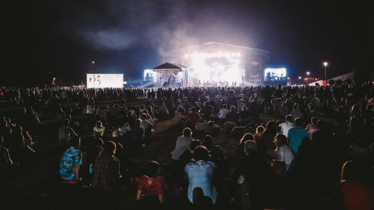 OFF Festival Katowice z pierwszymi ogłoszeniami. Na scenie Amyl and the Sniffers, Earl Sweatshirt i Oklou