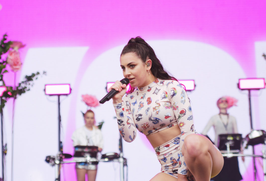 Charli XCX ogłasza swój rave dla Boiler Room Charli XCX ogłasza swój rave dla Boiler Room