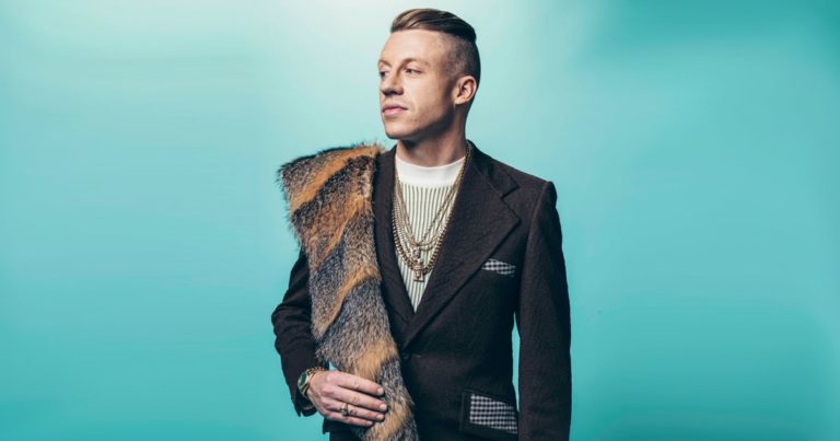 Macklemore prezentuje singiel HEROES
