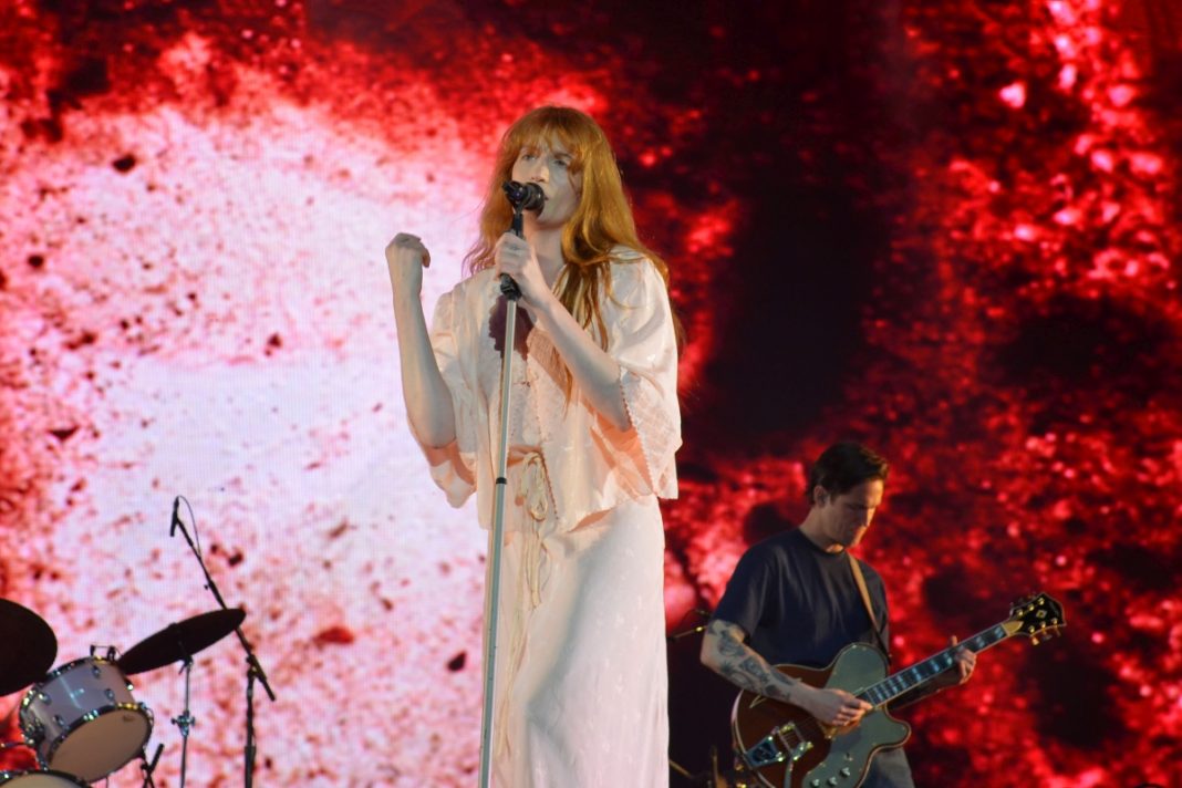 Cudowni Florence + The Machine, refleksyjna Mela Koteluk i energetyczny duet Axwell Λ Ingrosso – drugi dzień Orange Warsaw Festival 2018. Fotorelacja Łukasza Mantiuka Cudowni Florence + The Machine, refleksyjna Mela Koteluk i energetyczny duet Axwell Λ Ingrosso – drugi dzień Orange Warsaw Festival 2018. Fotorelacja Łukasza Mantiuka
