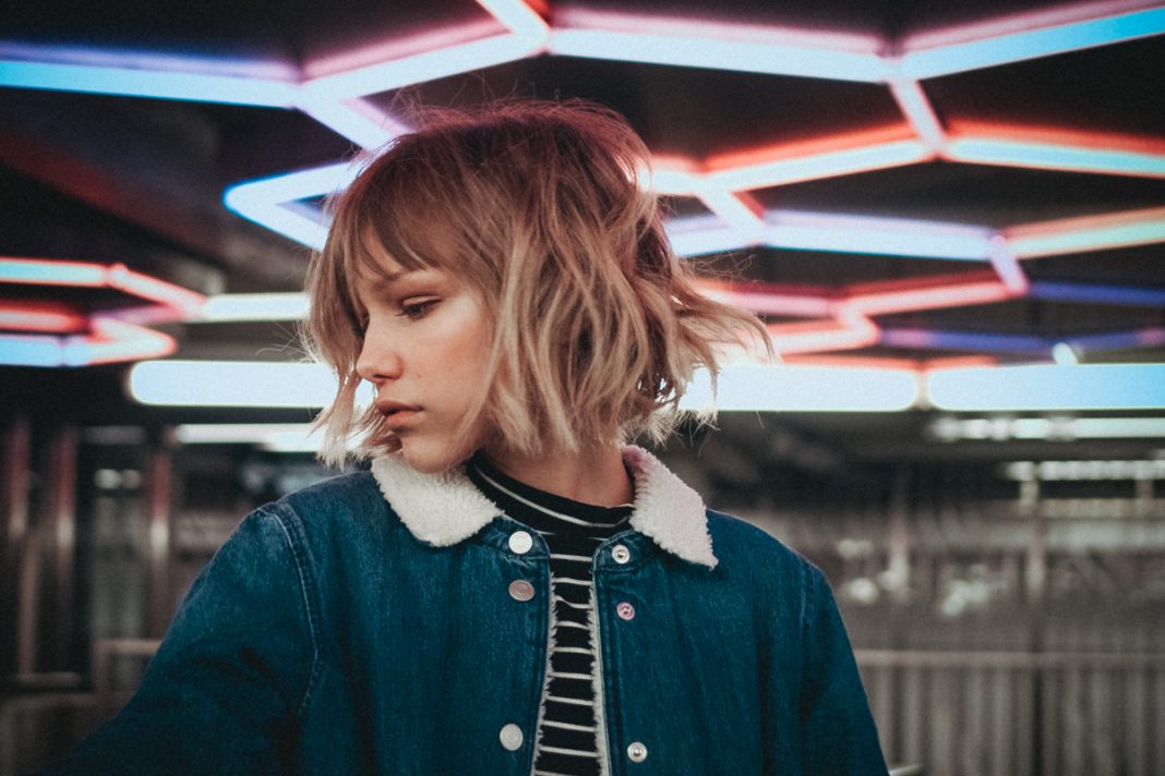 Grace VanderWaal prezentuje nowe wideo Grace VanderWaal prezentuje nowe wideo