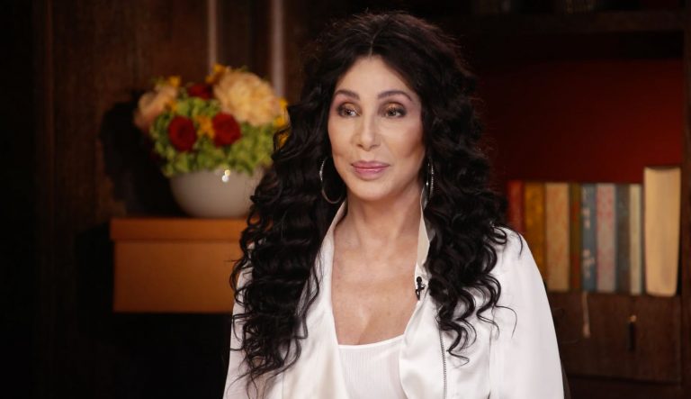 Cher wraca do Saturday Night Live – świąteczna współpraca z Arianą Grande