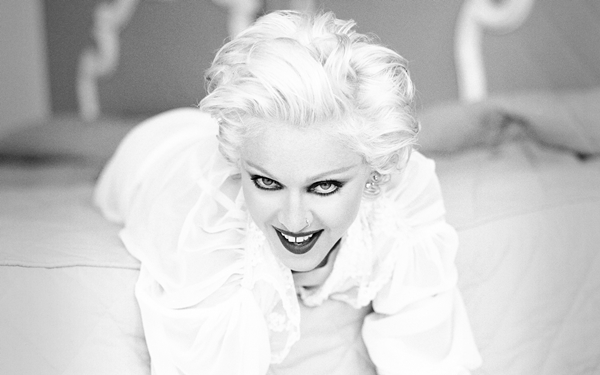 Madonna po raz kolejny pozwana przez fanów Madonna po raz kolejny pozwana przez fanów