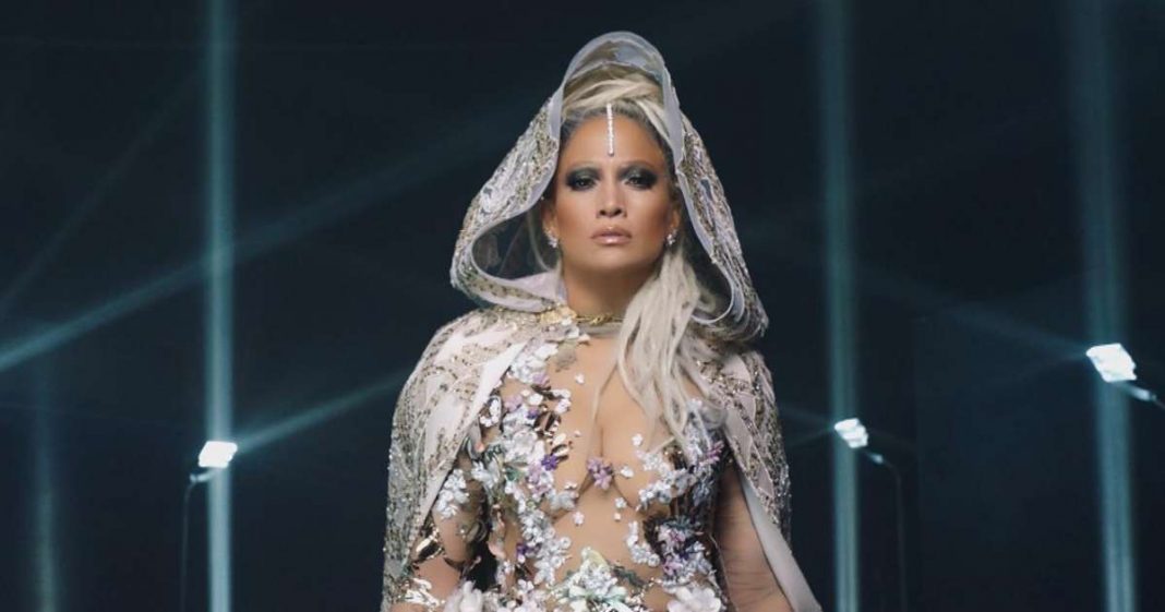 Jennifer Lopez nową twarzą kampanii Versace Jennifer Lopez nową twarzą kampanii Versace