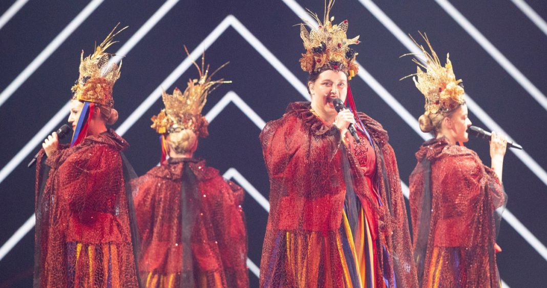Czeska jurorka podczas głosowania jurorów pomyliła swój ranking… gdyby ułożyła go dobrze, Tulia by awansowała Czeska jurorka podczas głosowania jurorów pomyliła swój ranking… gdyby ułożyła go dobrze, Tulia by awansowała