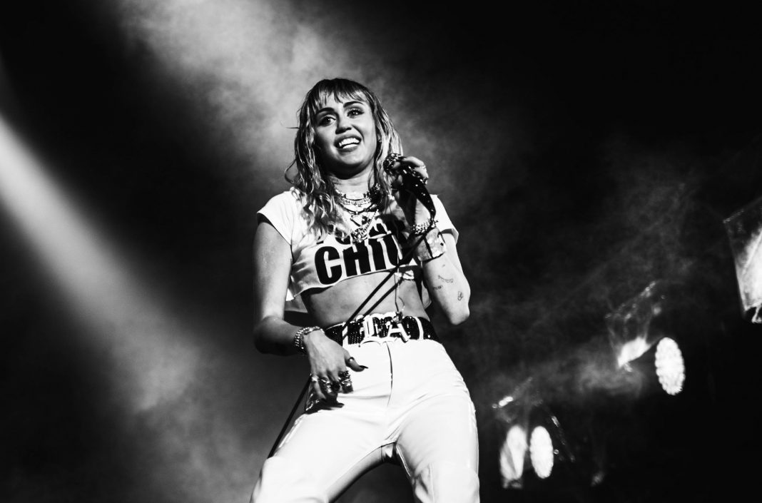 Miley Cyrus zapowiada rock n roll na nowym albumie Miley Cyrus zapowiada rock n roll na nowym albumie