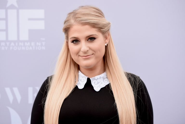 Mae Stephens zapowiada nowy kawałek. Gościnnie Meghan Trainor