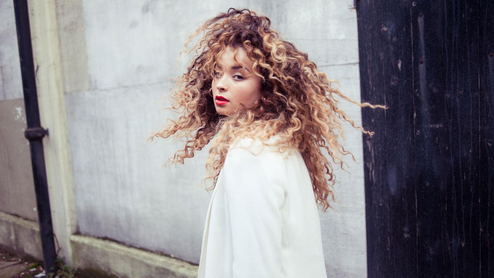 ella-eyre