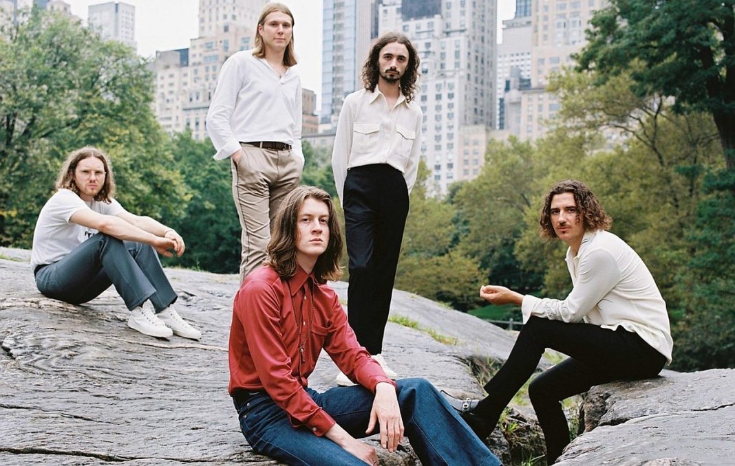 Blossoms – Foolish Loving Spaces (2020), recenzja Izabeli Zadury Blossoms – Foolish Loving Spaces (2020), recenzja Izabeli Zadury