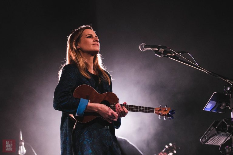Mikromusic w duecie z Dawidem Tyszkowskim. Posłuchajcie singla Wrony