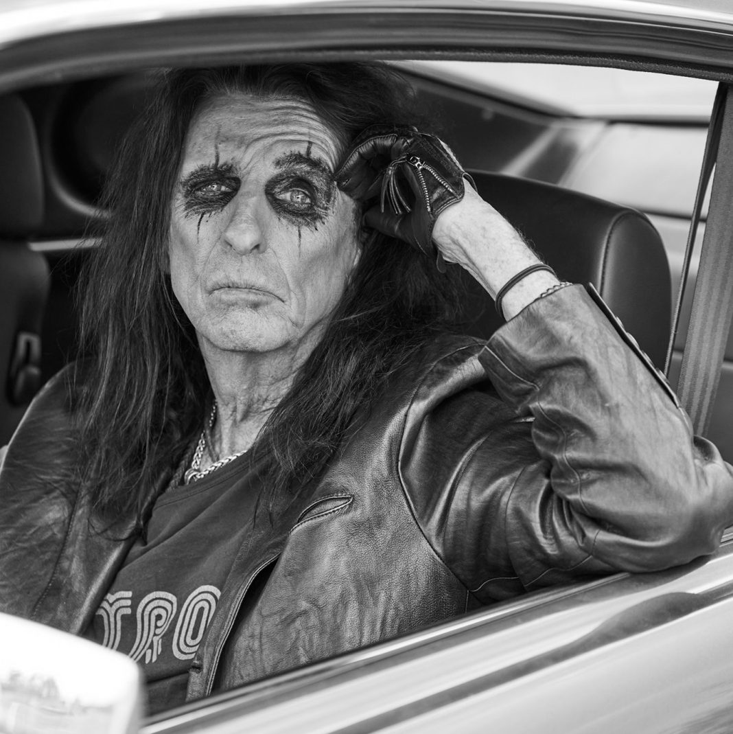 Alice Cooper przedstawia premierowy singiel i teledysk w dniu swoich 73 urodzin Alice Cooper przedstawia premierowy singiel i teledysk w dniu swoich 73 urodzin