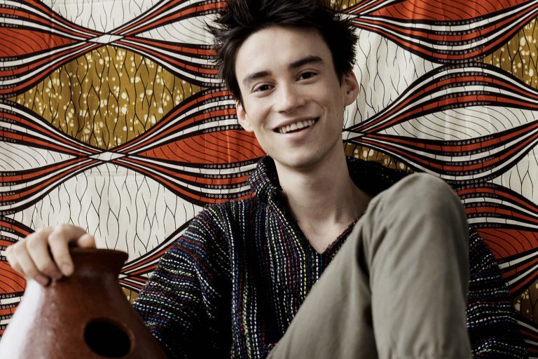 Jacob Collier ogłasza nową piosenkę „Witness Me” z udziałem Stormzy’ego, Shawna Mendesa i Kirka Franklina