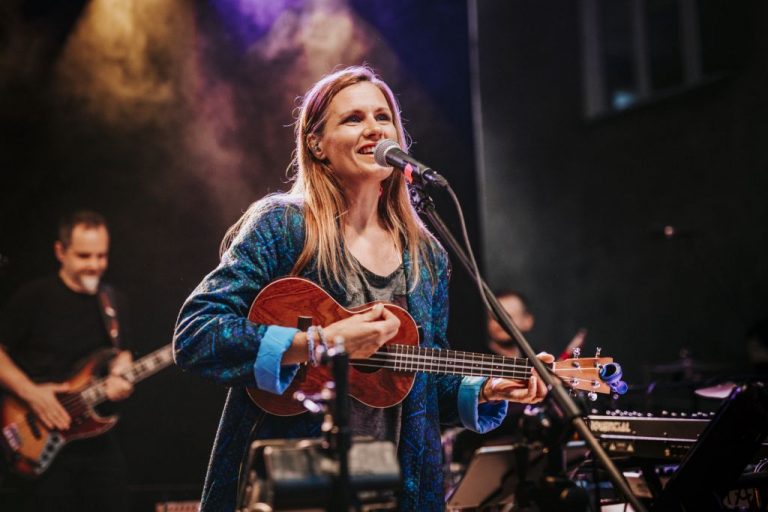 Mikromusic w singlu Nie umiem tańczyć