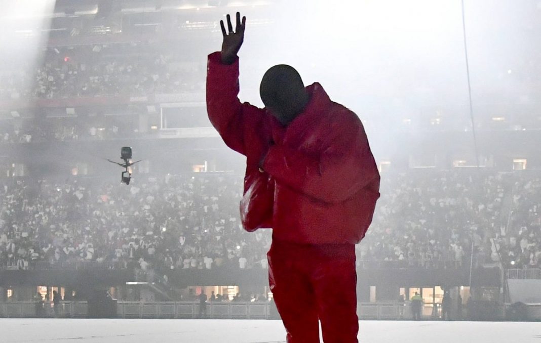 Billboard: Kanye West otwiera listę albumów z najlepszym wynikiem w tym roku, ale na Hot 100 prowadzenie obejmuje BTS Billboard: Kanye West otwiera listę albumów z najlepszym wynikiem w tym roku, ale na Hot 100 prowadzenie obejmuje BTS