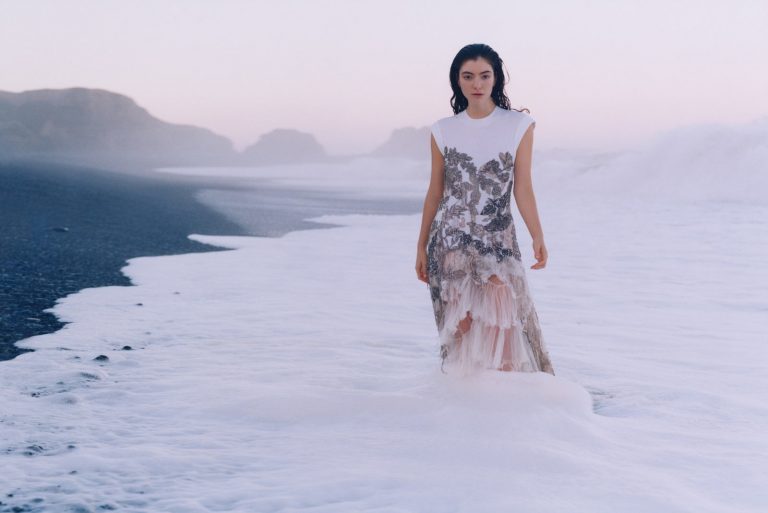 Lorde ogłasza nowy album i organizuje parkowy występ