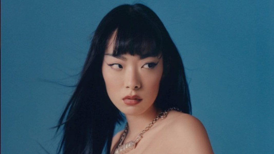 Rina Sawayama przedstawia tytułowy singiel z nadchodzącego albumu Rina Sawayama przedstawia tytułowy singiel z nadchodzącego albumu