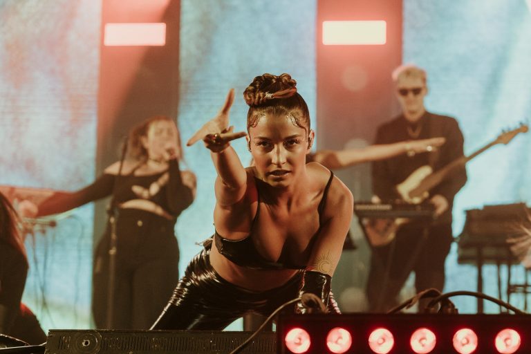 Julia Wieniawa przejmuje nasze zmysły nowym utworem