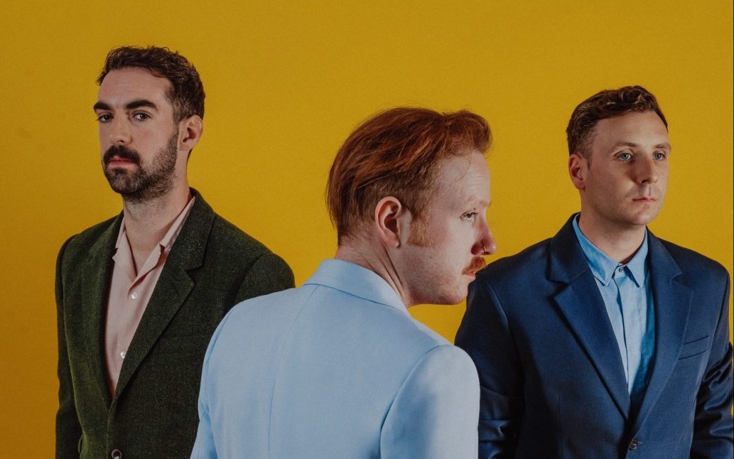 Zespół Two Door Cinema Club przedstawia nowy utwór Zespół Two Door Cinema Club przedstawia nowy utwór