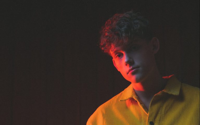Dawid Tyszkowski w pierwszym singlu zapowiadającym Pieśni Współczesne Tom II