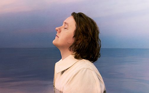 Lewis Capaldi prezentuje singiel Stay Love Lewis Capaldi prezentuje singiel Stay Love