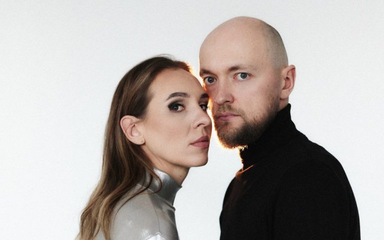 Duet Kozyrska x Sieczak wspiera osoby zmarginalizowane w najnowszym utworze