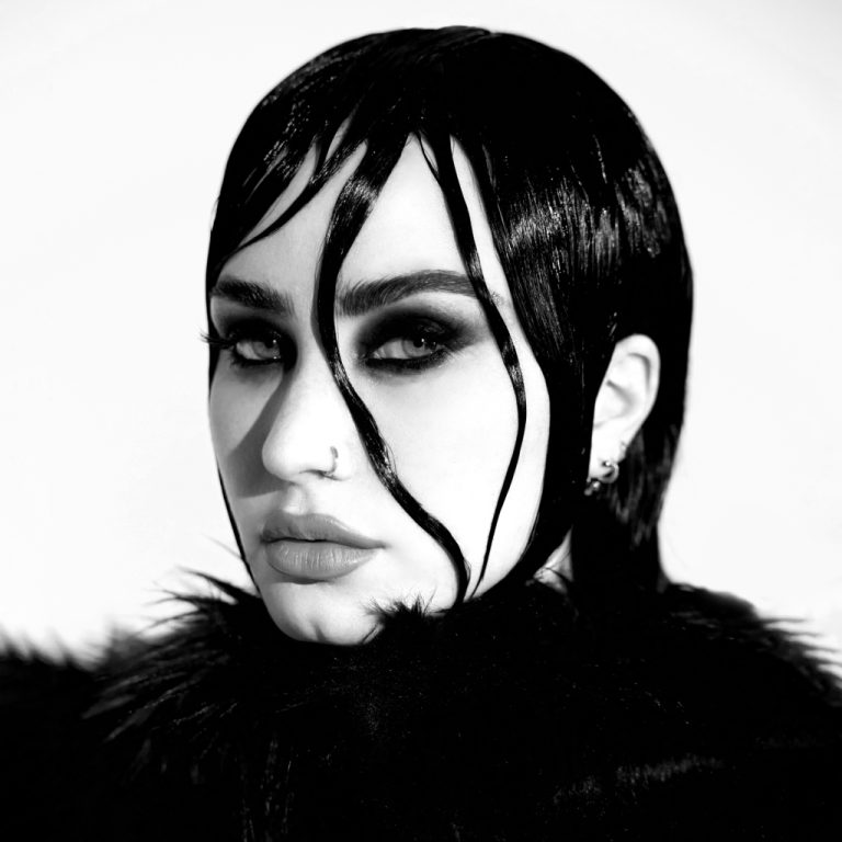 Rockowe życie starych hitów. Demi Lovato – REVAMPED, 2023 (recenzja)