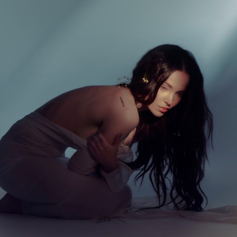 Dove Cameron przedstawia singiel Sand