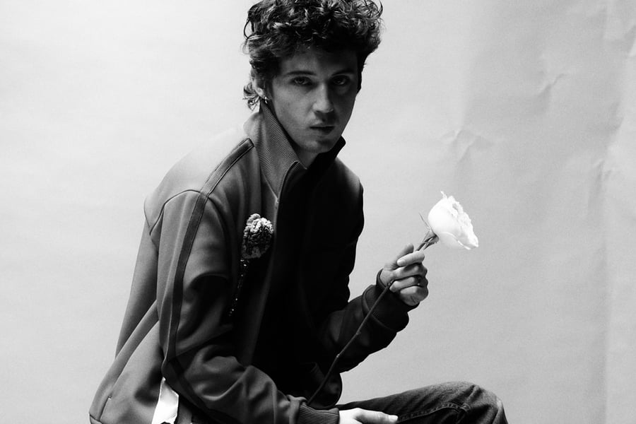 Troye Sivan prezentuje album She’s the Best Troye Sivan prezentuje album She’s the Best